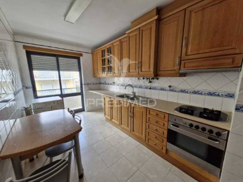 Apartamento t2 para arrendamento no centro da cidade de caldas da rainha