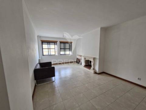 Apartamento t2 para arrendamento no centro da cidade de caldas da rainha