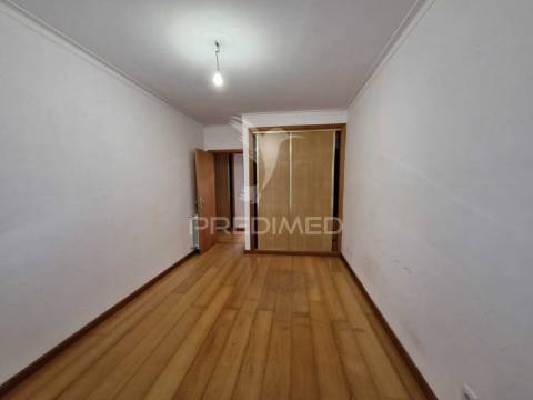 Apartamento t2 para arrendamento no centro da cidade de caldas da rainha