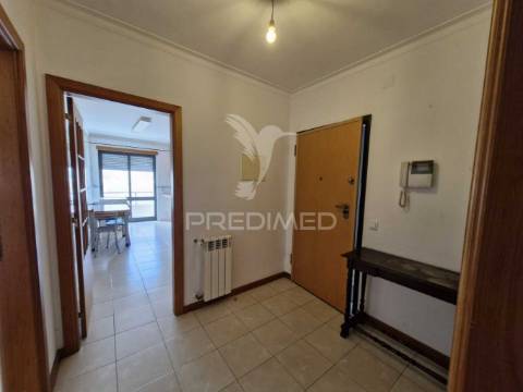 Apartamento t2 para arrendamento no centro da cidade de caldas da rainha