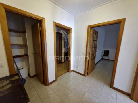 Apartamento t2 para arrendamento no centro da cidade de caldas da rainha