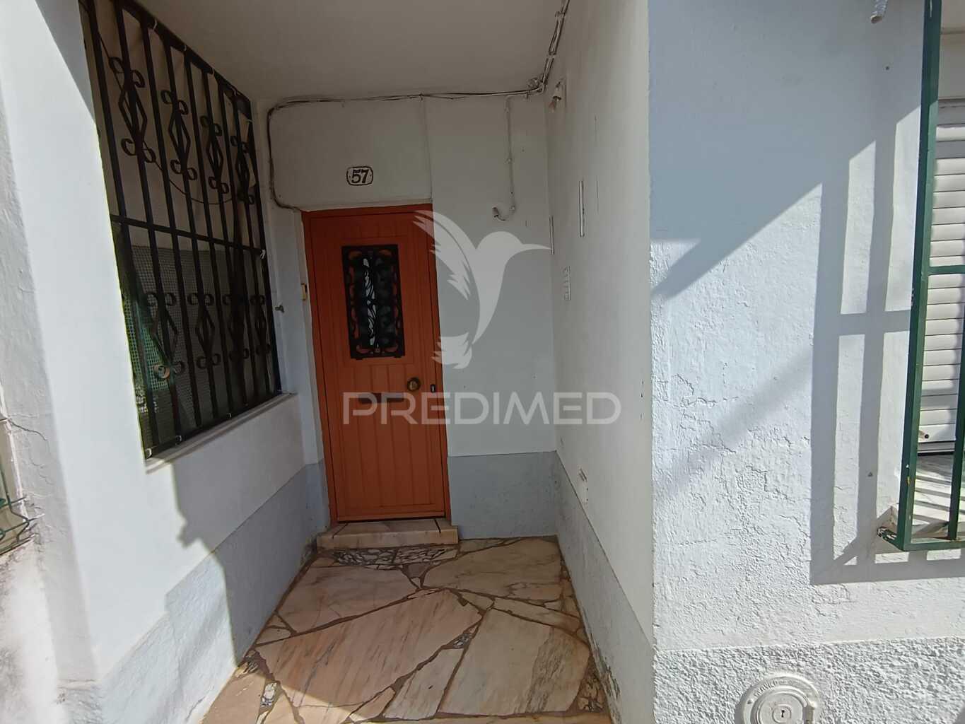 Moradia t4 com quintal e varanda