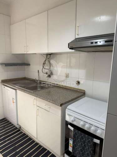 Arrenda-te t2 duplex mobilado com garagem