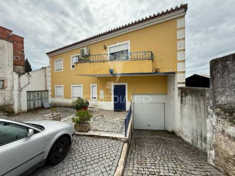 Apartamento t3 com garagem no centro da cidade.