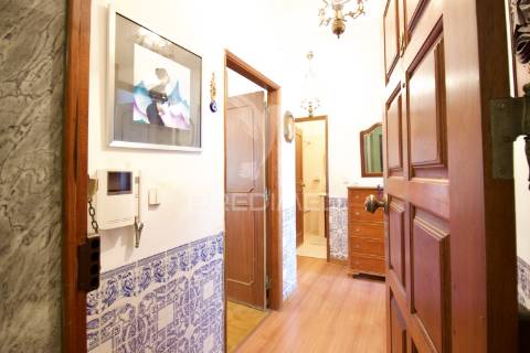 Apartamento t2 almada – rua ramiro ferrão, almada