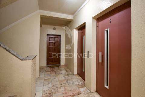 Apartamento t2 almada – rua ramiro ferrão, almada