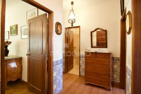 Apartamento t2 almada – rua ramiro ferrão, almada