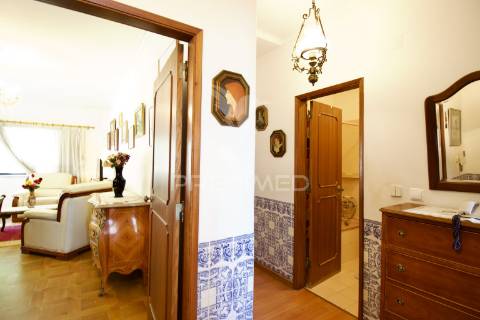 Apartamento t2 almada – rua ramiro ferrão, almada
