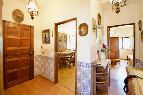 Apartamento t2 almada – rua ramiro ferrão, almada