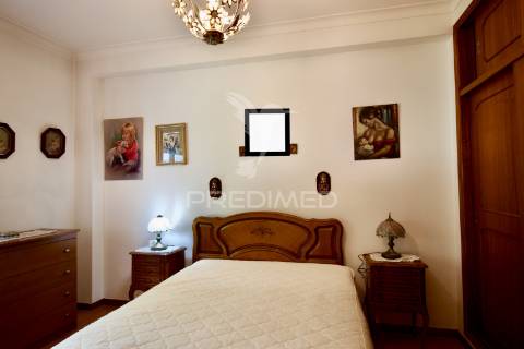 Apartamento t2 almada – rua ramiro ferrão, almada