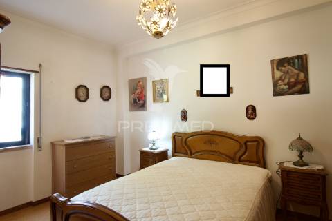 Apartamento t2 almada – rua ramiro ferrão, almada