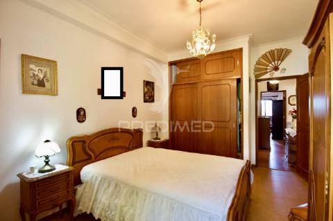 Apartamento t2 almada – rua ramiro ferrão, almada