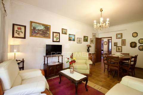 Apartamento t2 almada – rua ramiro ferrão, almada