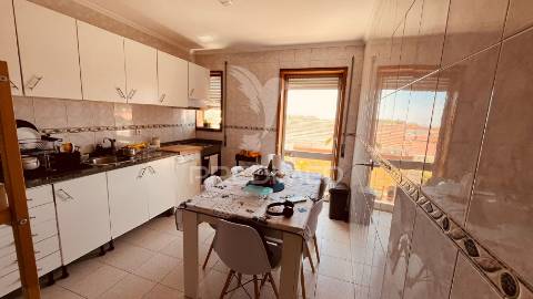 Apartamento t2+1 com garagem box