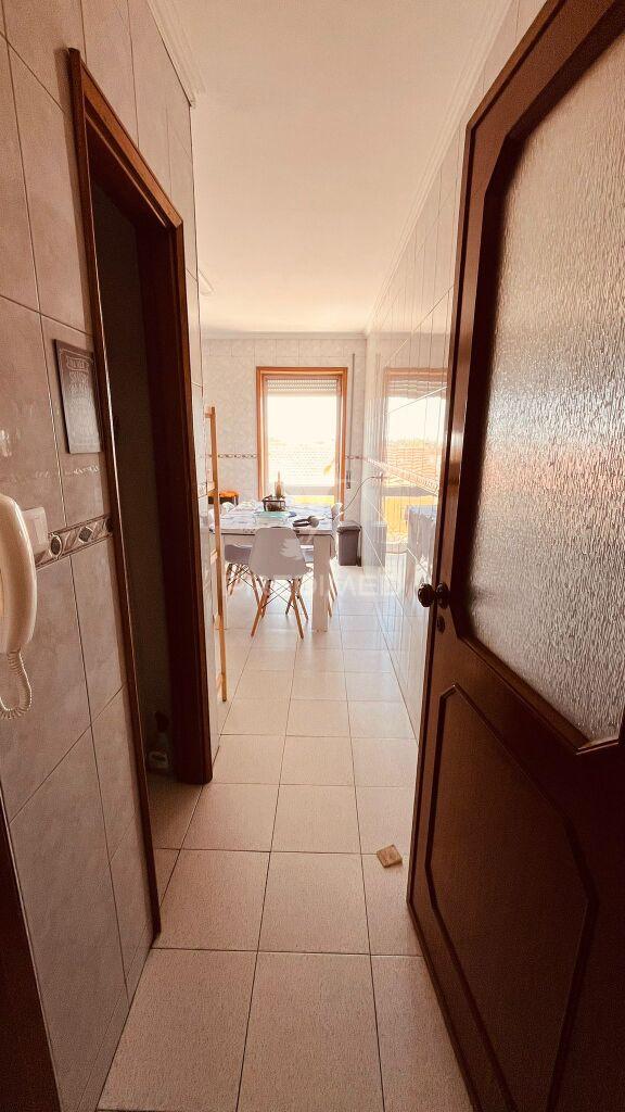 Apartamento t2+1 com garagem box