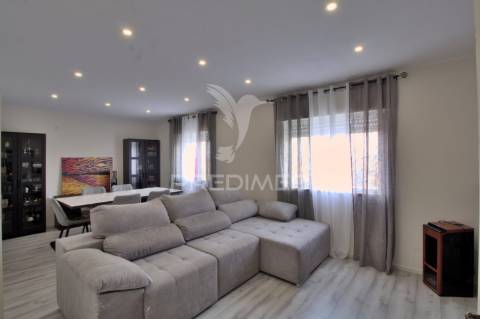 Requintado apartamento t2 totalmente remodelado