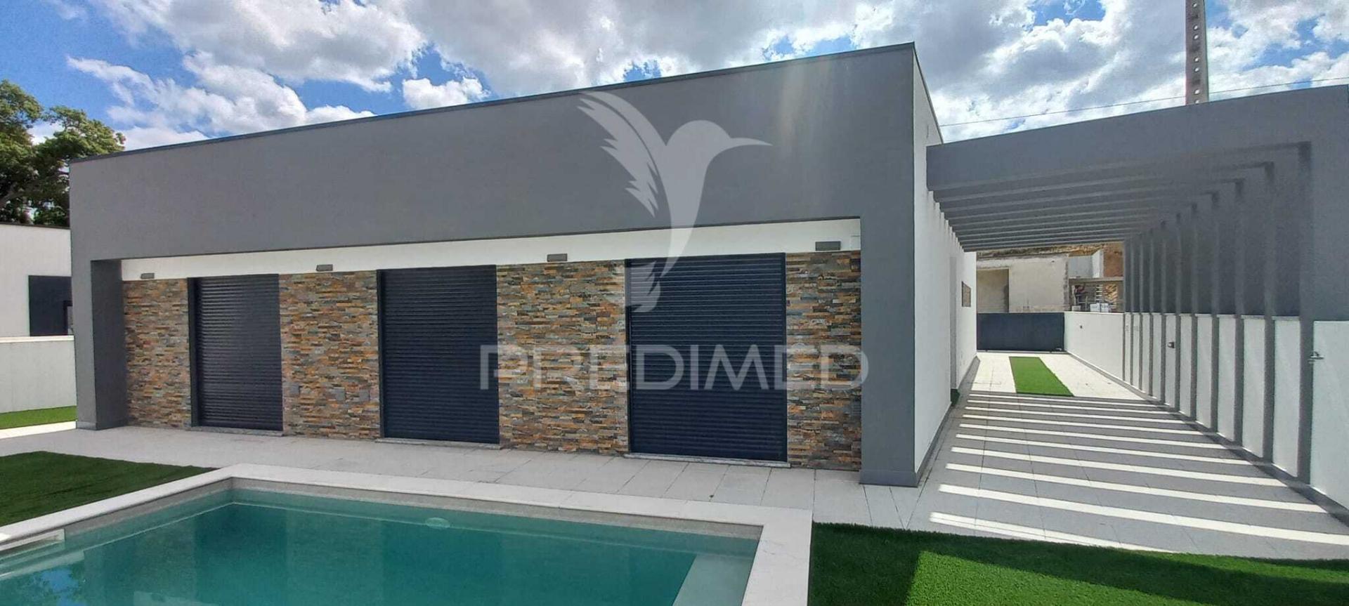 Moradia t4 - quinta da serralheira, setúbal  600.000€