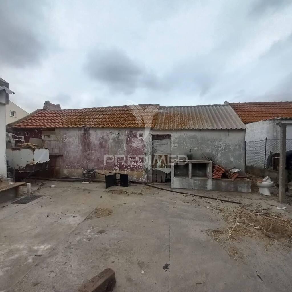 Vende se terreno com 2 moradias pinhal novo 150.000€