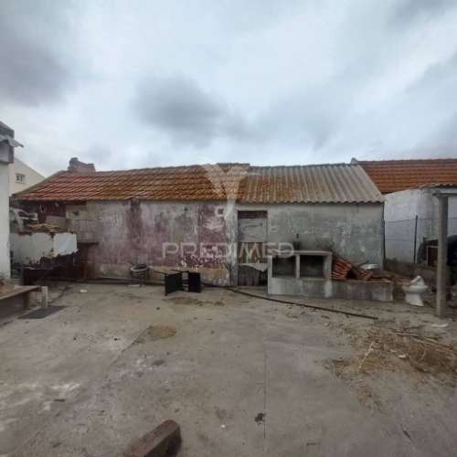 Vende se terreno com 2 moradias pinhal novo 150.000€