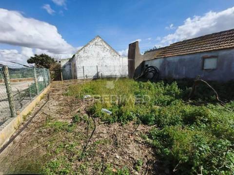 Vende se terreno com 2 moradias pinhal novo 150.000€
