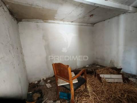 Vende se terreno com 2 moradias pinhal novo 150.000€