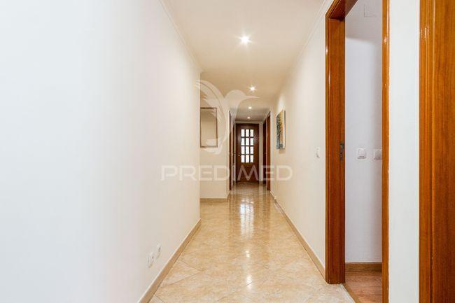 T3 em corroios com sala de 32m2 e arrecadação com 22m2.