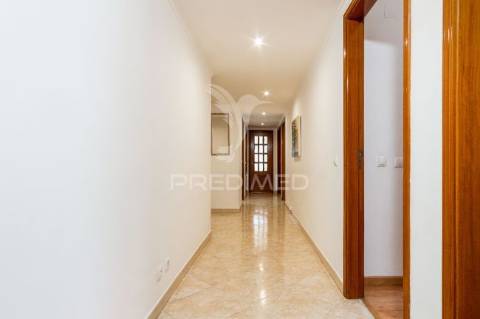 T3 em corroios com sala de 32m2 e arrecadação com 22m2.