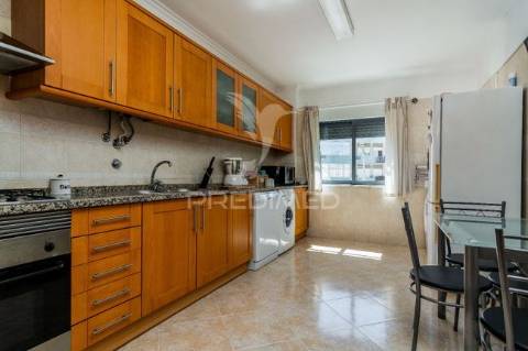 T3 em corroios com sala de 32m2 e arrecadação com 22m2.