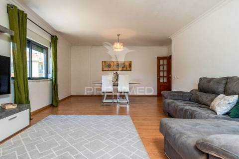 T3 em corroios com sala de 32m2 e arrecadação com 22m2.
