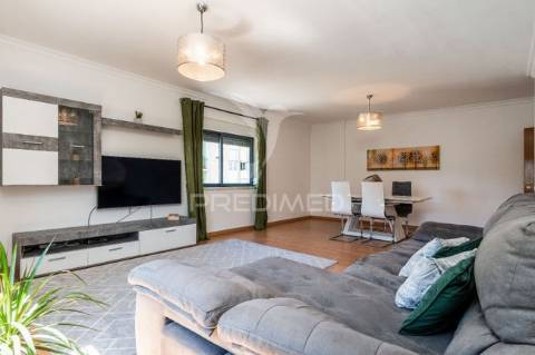 T3 em corroios com sala de 32m2 e arrecadação com 22m2.