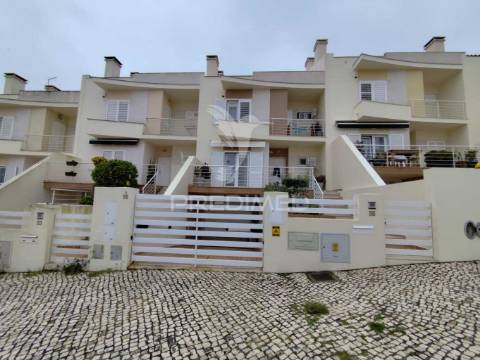 Prestigiada urbanização quinta da brita moradia t3 c/ garagem