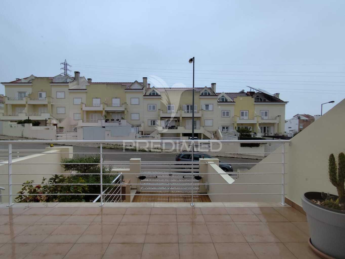 Prestigiada urbanização quinta da brita moradia t3 c/ garagem