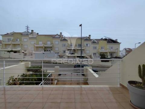Prestigiada urbanização quinta da brita moradia t3 c/ garagem