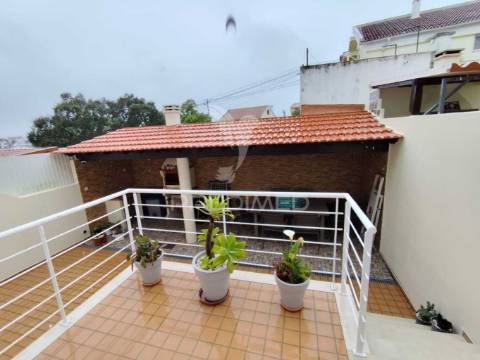 Prestigiada urbanização quinta da brita moradia t3 c/ garagem