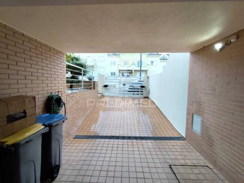 Prestigiada urbanização quinta da brita moradia t3 c/ garagem
