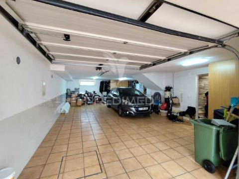 Prestigiada urbanização quinta da brita moradia t3 c/ garagem