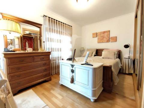Prestigiada urbanização quinta da brita moradia t3 c/ garagem
