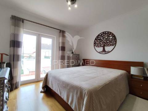 Prestigiada urbanização quinta da brita moradia t3 c/ garagem