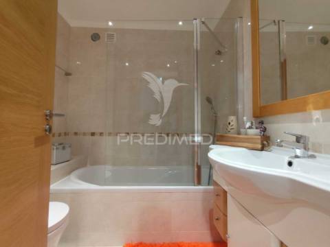 Prestigiada urbanização quinta da brita moradia t3 c/ garagem