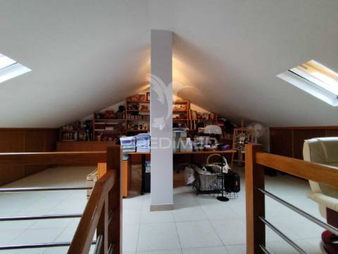 Prestigiada urbanização quinta da brita moradia t3 c/ garagem
