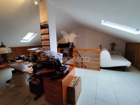 Prestigiada urbanização quinta da brita moradia t3 c/ garagem