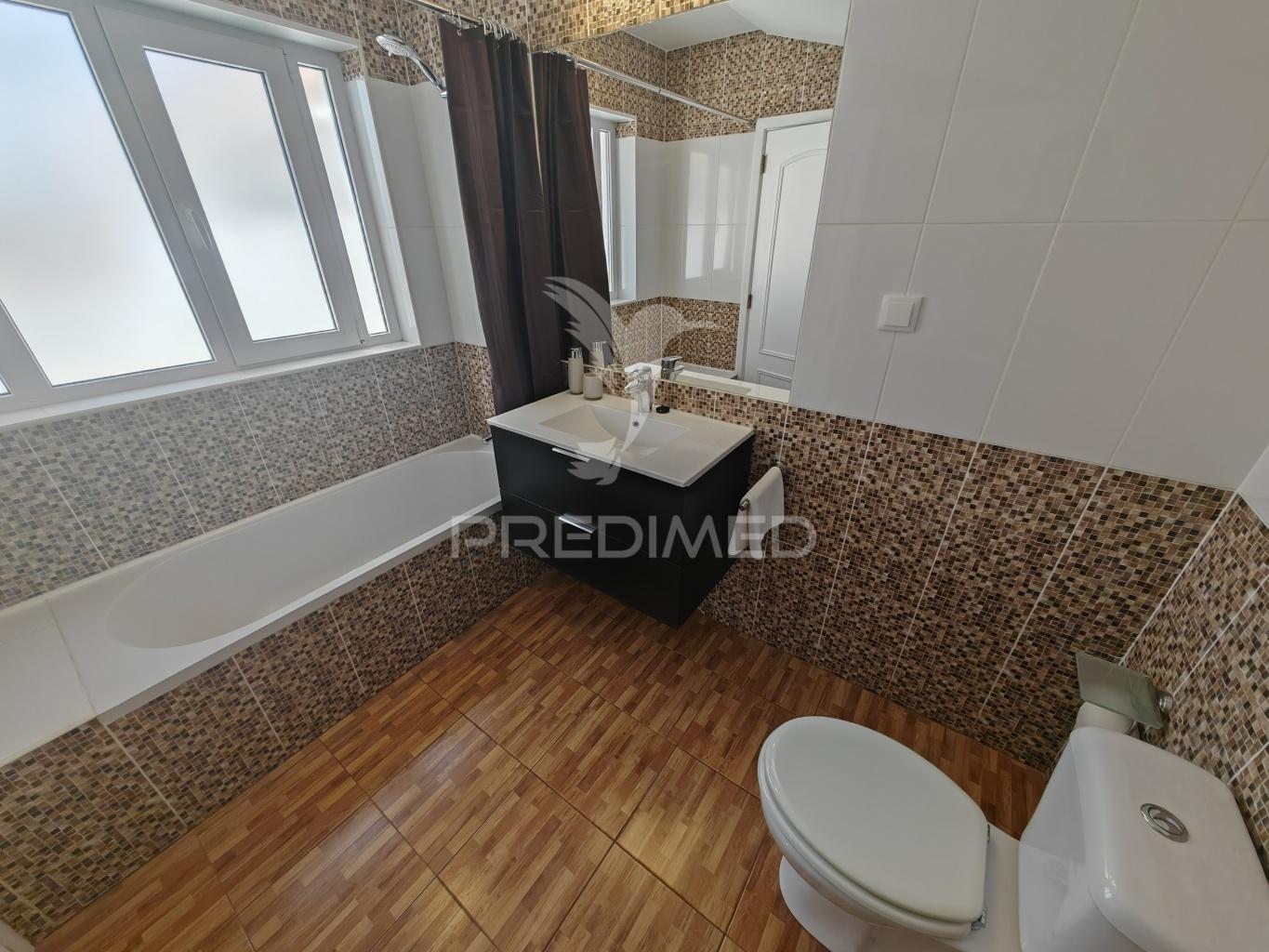 Moradia t2+t1 remodelada. 5min das praias dos salgados,  pêra e galé