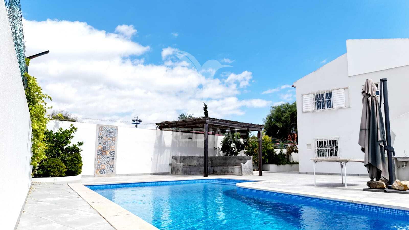 Moradia v5 com piscina, garagem e anexo – conforto e espaço para toda a família