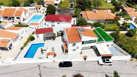Moradia v5 com piscina, garagem e anexo – conforto e espaço para toda a família