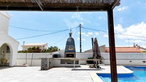 Moradia v5 com piscina, garagem e anexo – conforto e espaço para toda a família