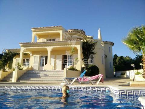 Faro stª b. nexe -moradia t5 isolada, piscina, jardim e vista mar