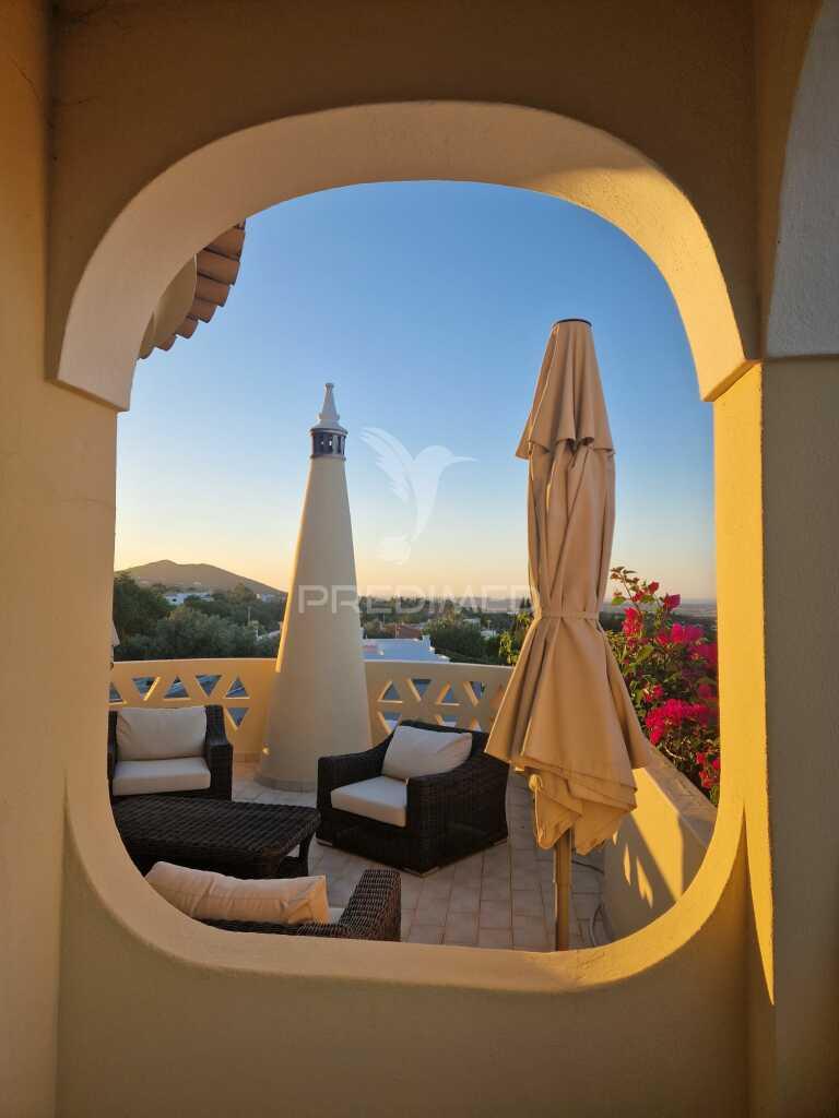 Faro stª b. nexe -moradia t5 isolada, piscina, jardim e vista mar