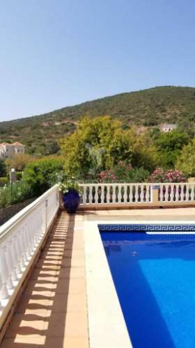 Faro stª b. nexe -moradia t5 isolada, piscina, jardim e vista mar