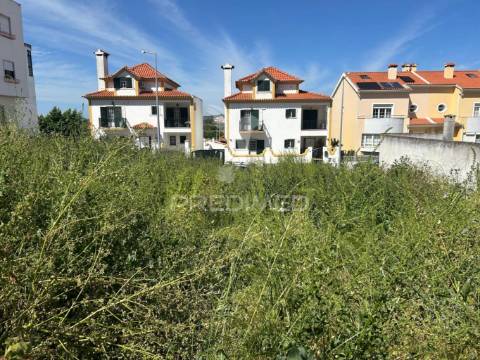 Terreno urbano  de 318m2 em alenquer