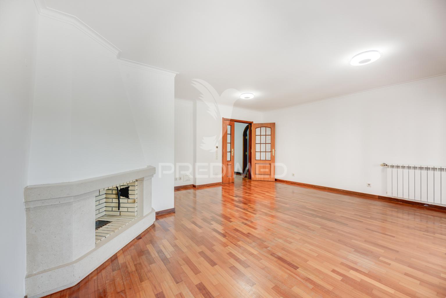 Apartamento t3 com garagem em laranjeiras